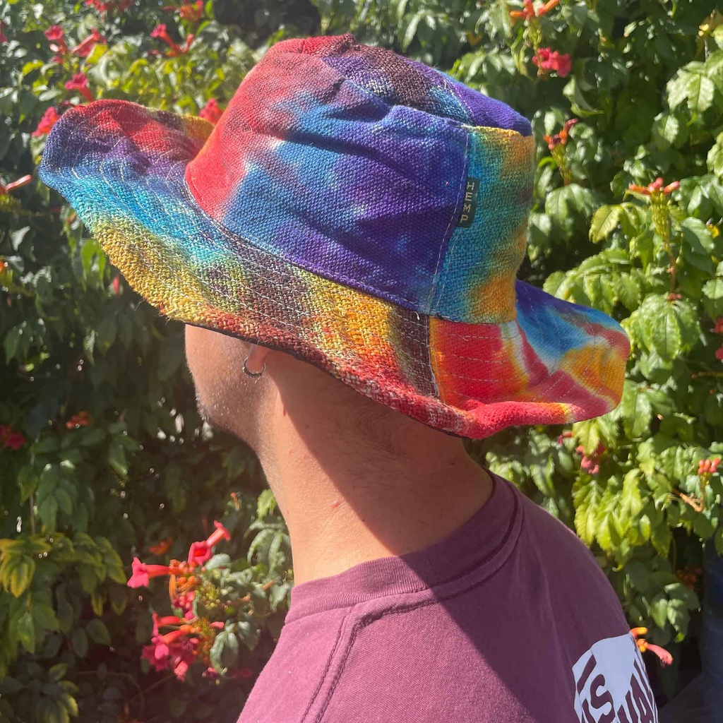 Geflickter und verdrahteter Boho-Festivalhut aus Hanf und Baumwolle – Tie Dye