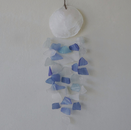 Windspiel aus recyceltem Glas und Copis - Blau und Weiß 15x60cm