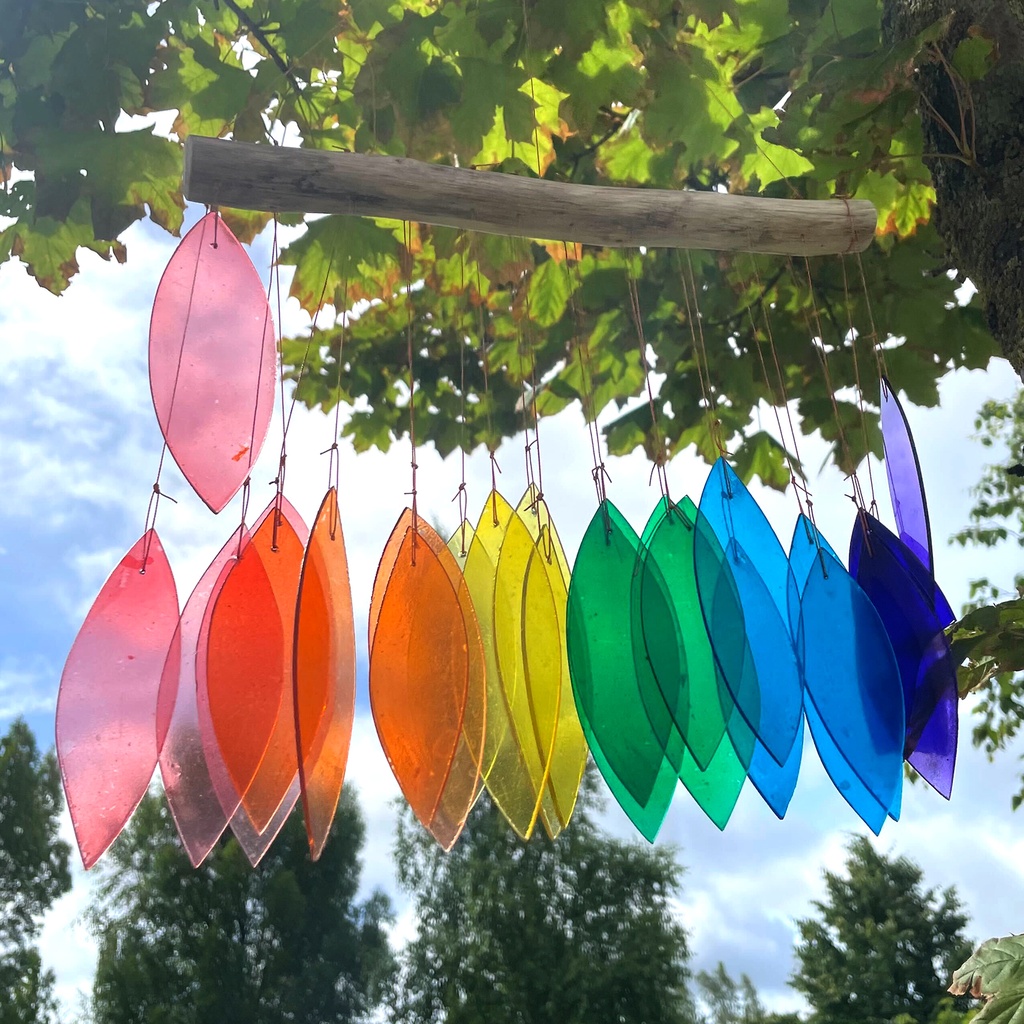 Windspiel aus recyceltem Glas – Regenbogen 30x50cm