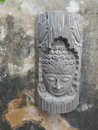 [160139] Schnitzkunst 'Buddha's Face' im Holzstamm, natur, H 40 cm, B 21 cm, T 9 cm